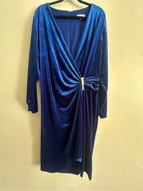 calvin klein royal blue velvet dress Dark Blue 1960s V-Neck Pleated Velvet Dress